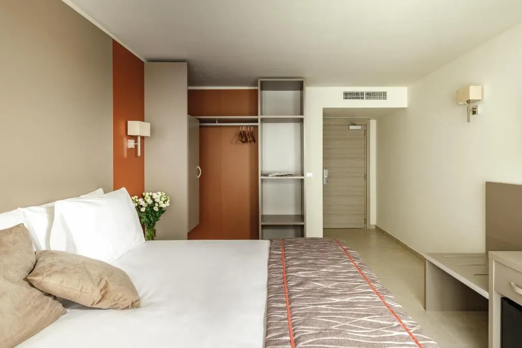 Double or Twin STANDARD Room, Mayflower Hotel, Malta