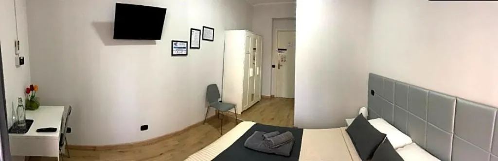Room, Avec Moi Roma, Rome