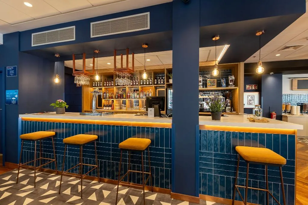 Bar, Travelodge Barcelona Poblenou, Barcelona