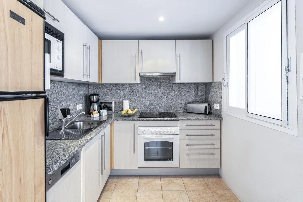 APARTMENT CAPACITY 6 THREE BEDROOM Room, ONA Garden Lago, Majorca