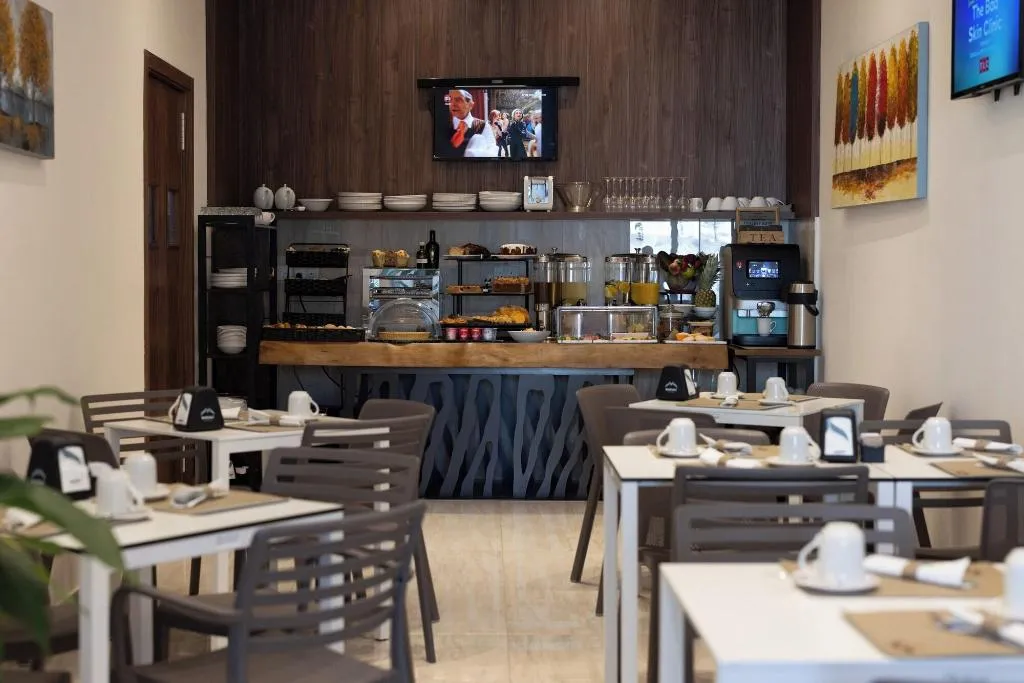 Restaurant, C'est La Vie Boutik Swieqi, Malta
