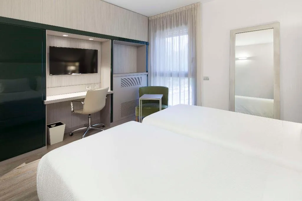Room, NH Milano Congress Centre, Milan