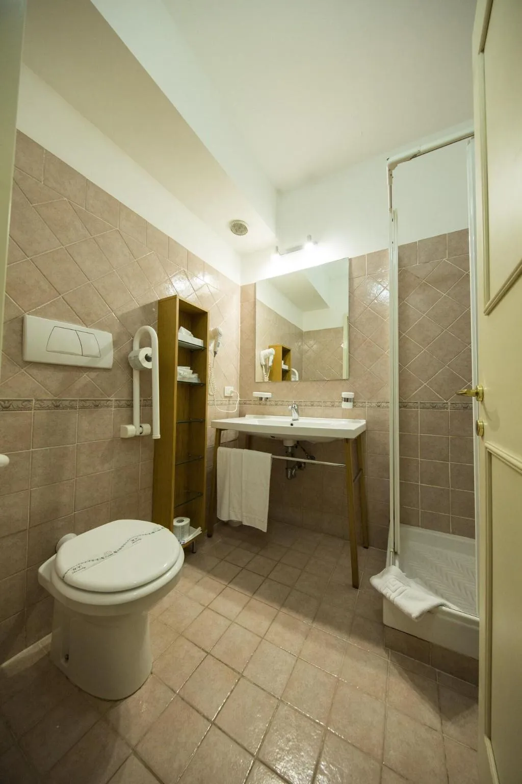 Room, Mancini Park, Rome