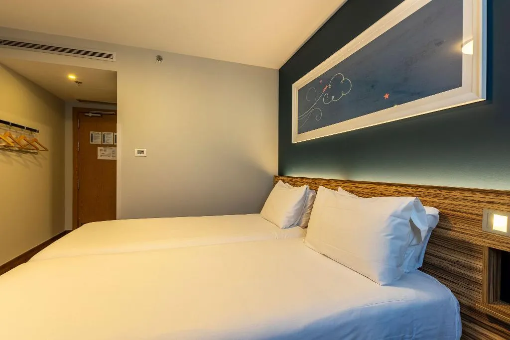 TWIN CAPACITY 1 Room, Travelodge Barcelona Poblenou, Barcelona