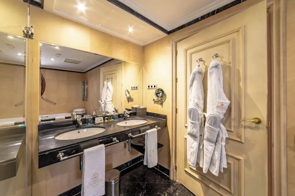 Room, Autograph Collection Eugenia de Montijo, Madrid