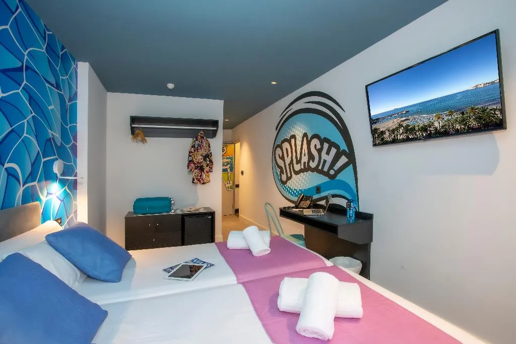 TWIN STANDARD Room, Casual Pop Art Benidorm, Costa Blanca