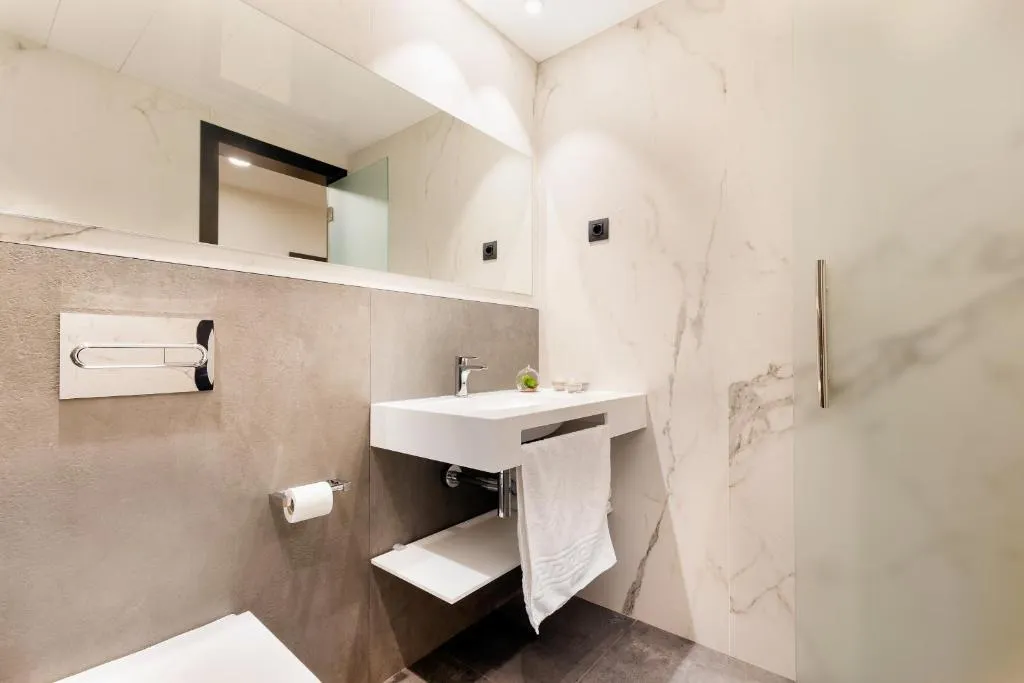 TRIPLE STANDARD Room, Ronda House, Barcelona