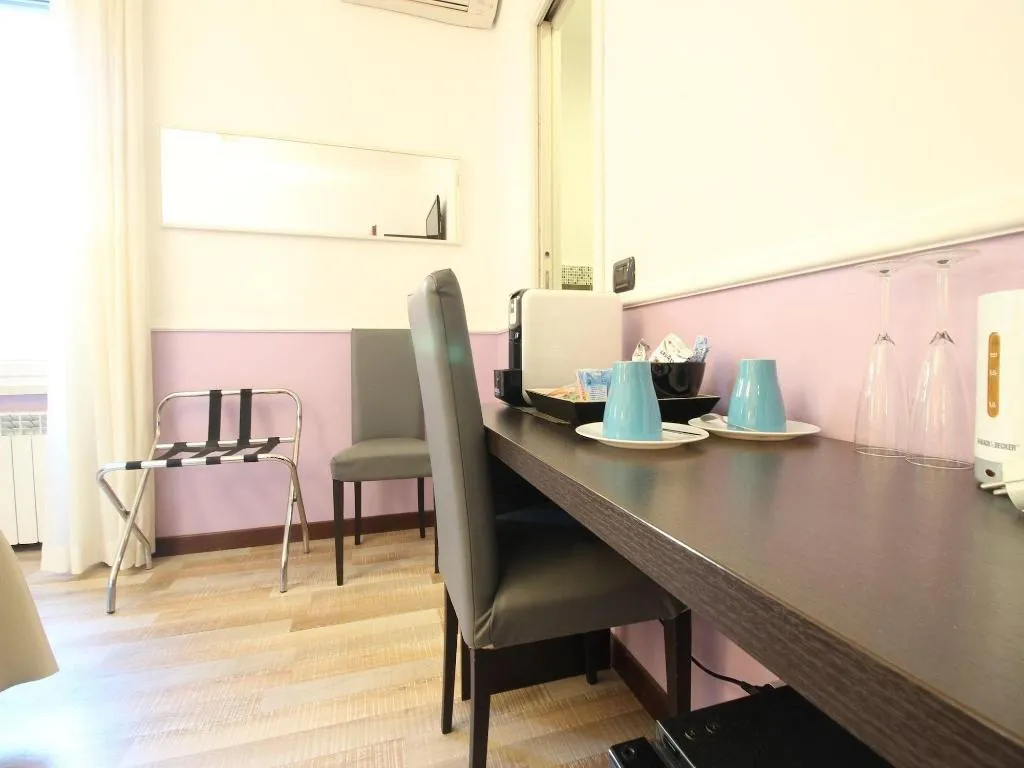 Room, Few Steps From Colosseum, Naples