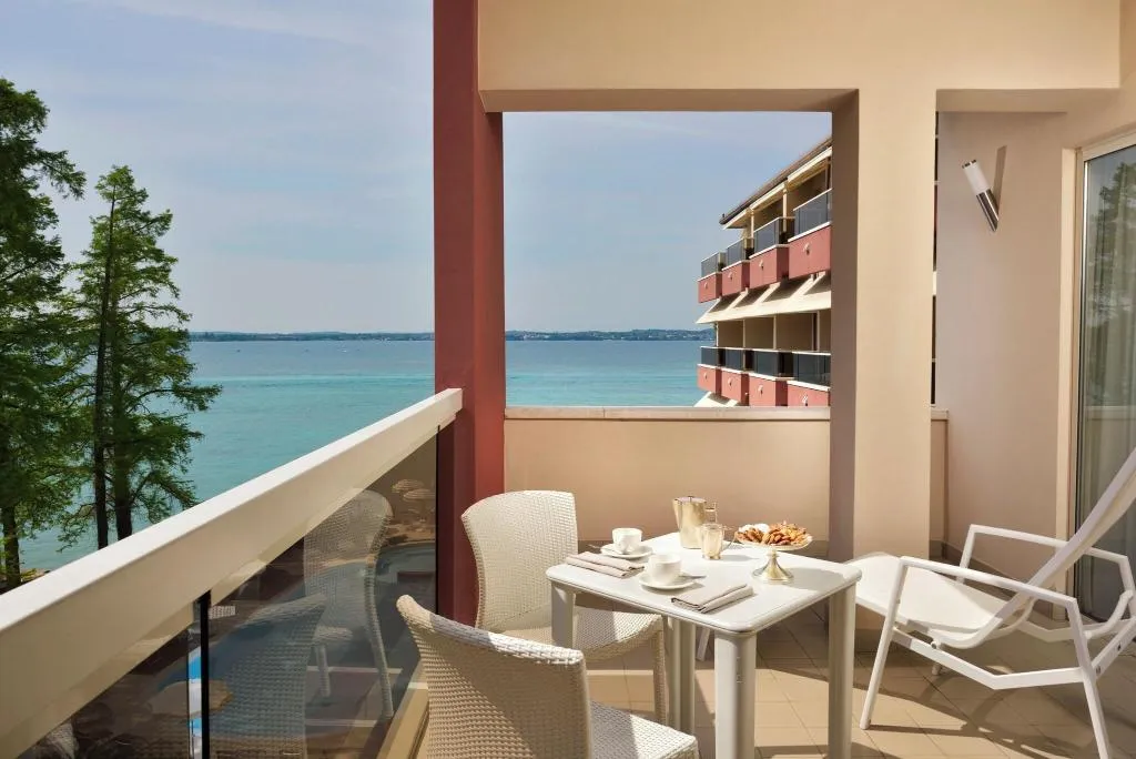 JUNIOR SUITE POOL VIEW Room, Hotel Continental Wellness & Spa, Milan