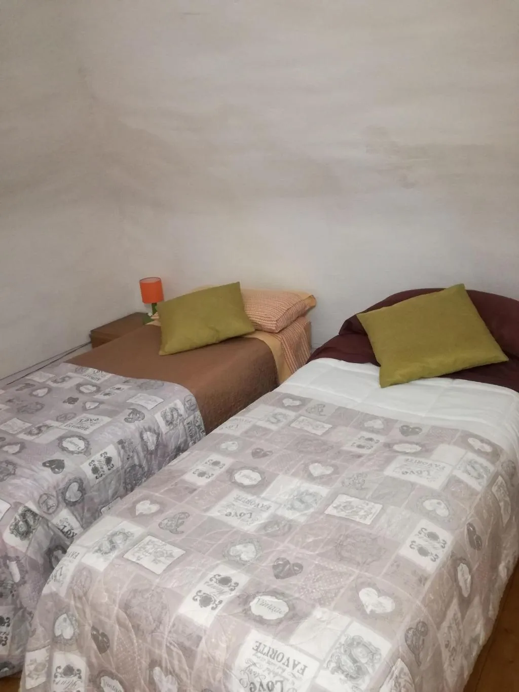 Room, B&B PompeiLog, Naples