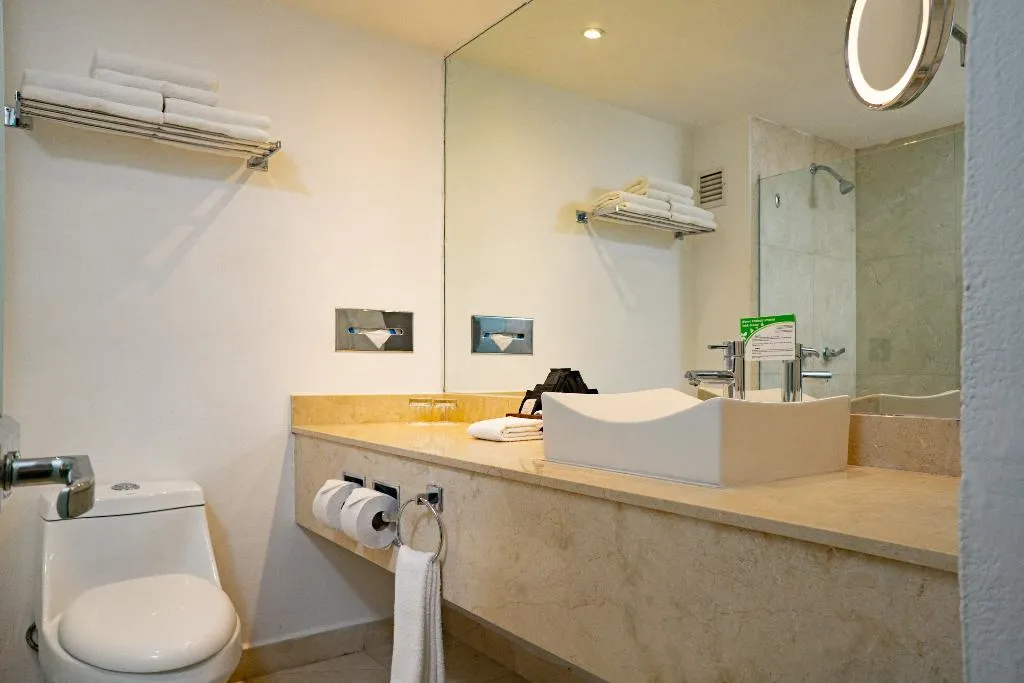 SINGLE DELUXE POOL VIEW Room, Flamingo Cancun All Inclusive, Cancun Area