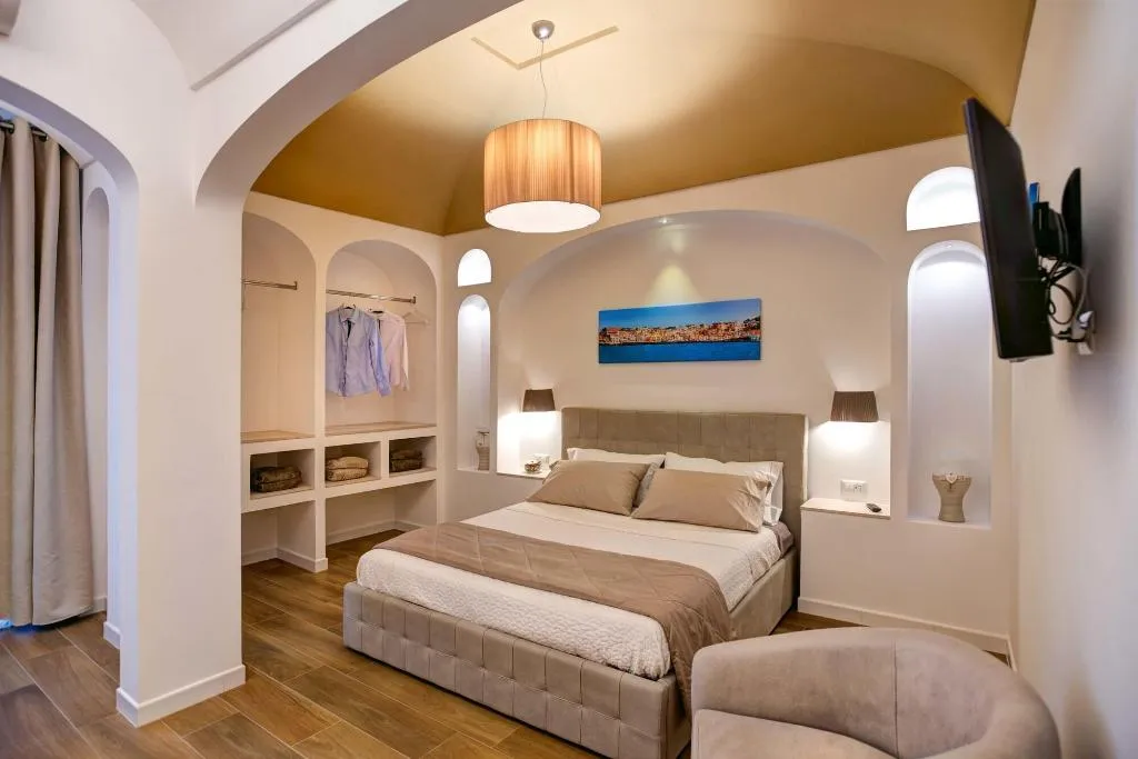 Room, Cuore Di Sorrento Suites, Naples