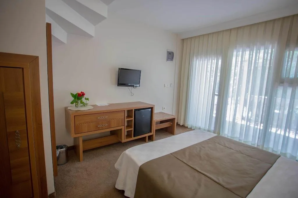 Room, Melis, Izmir