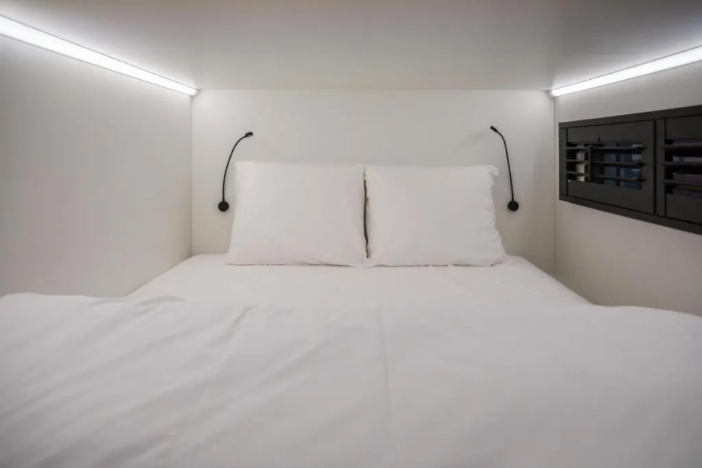 DOUBLE WITH SHARED BATHROOM Room, This Ho(s)tel, Amsterdam