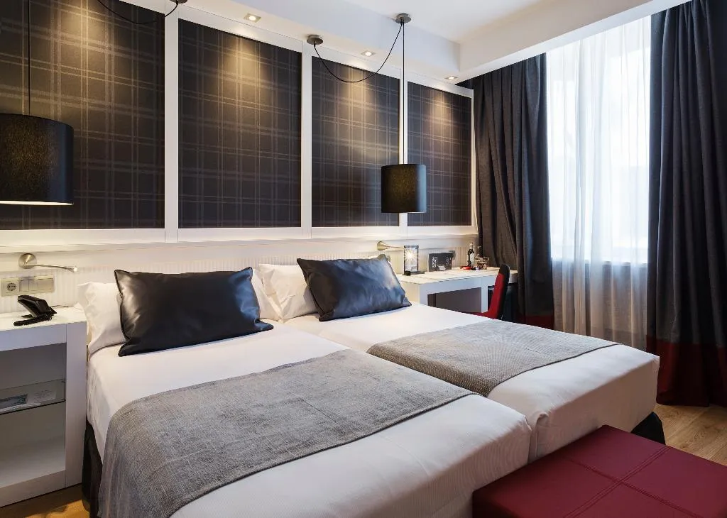 Double or Twin STANDARD Room, Catalonia Reina Victoria Hotel, Costa Del Sol