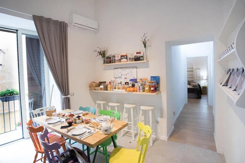 Room, Quartino Napoletano, Naples
