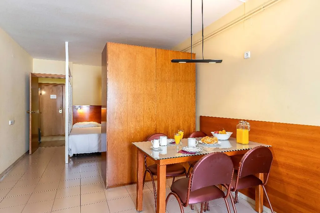 APARTMENT CAPACITY 2 Room, Aparthotel Bertran, Barcelona