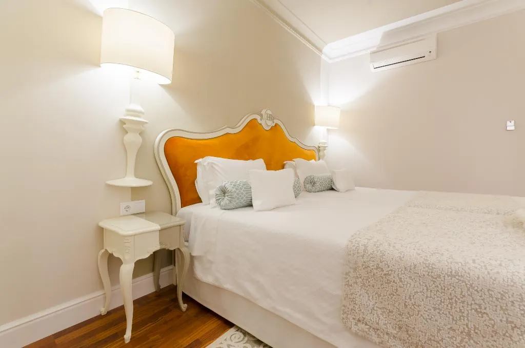 DOUBLE SUPERIOR Room, Hotel Borges Chiado, Lisbon
