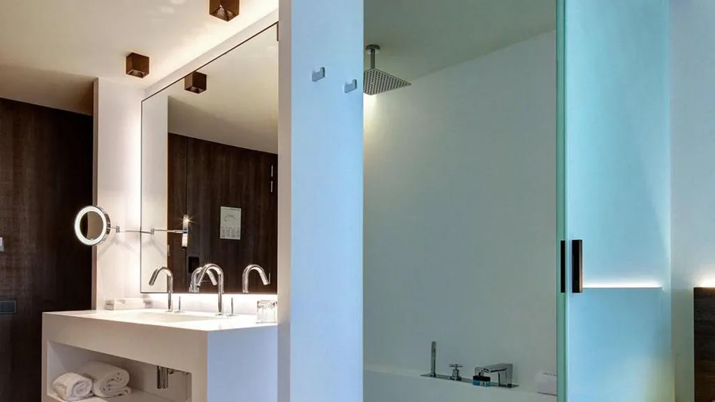 TRIPLE SUPERIOR QUEEN BED Room, Olivia Balmes Hotel, Barcelona