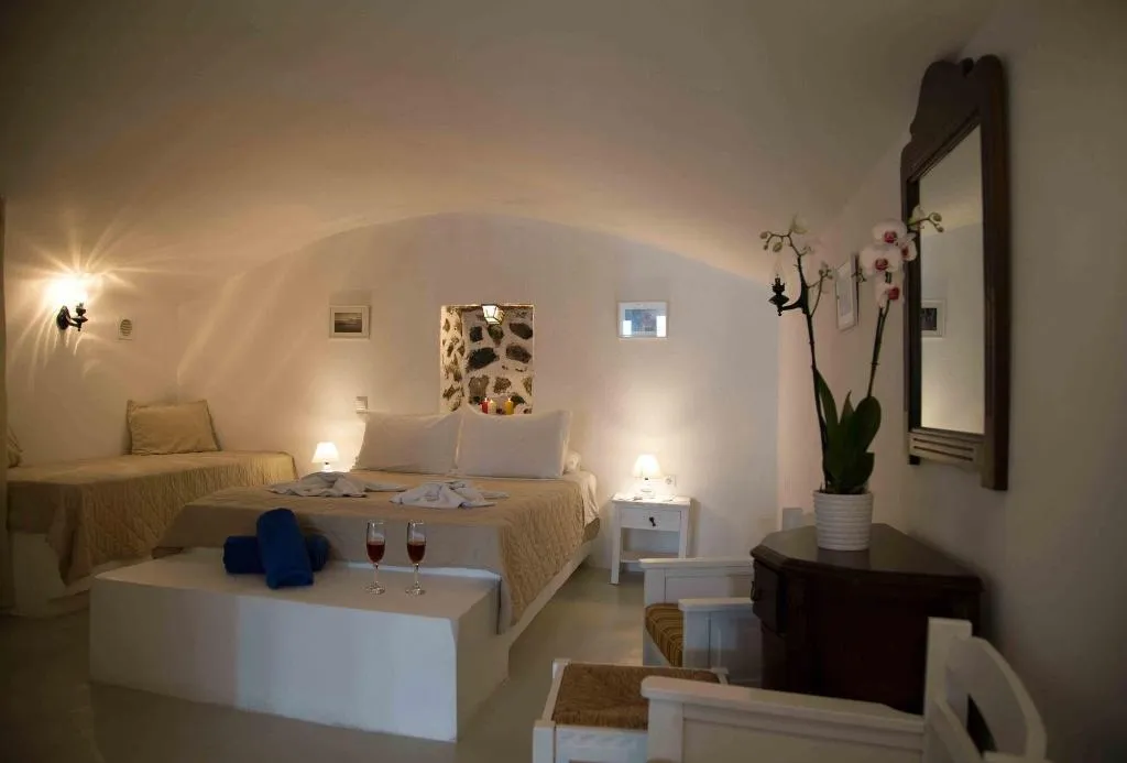 Room, Marizan Caves & Villas, Santorini, Santorini