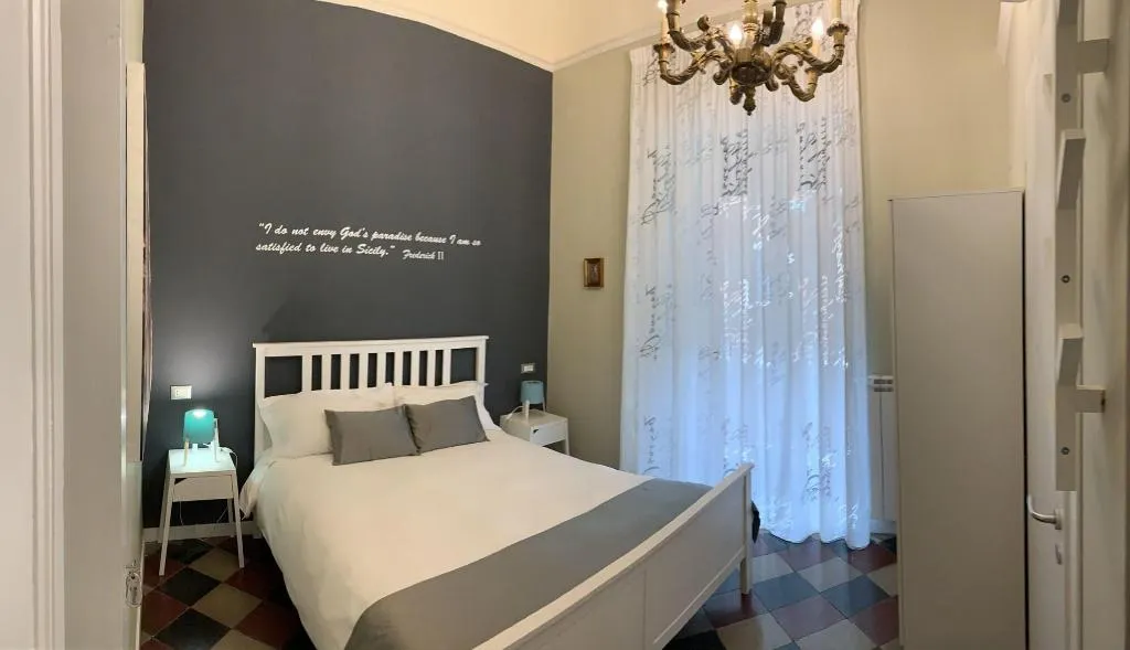 Room, Corte dei medici - Palace, Catania