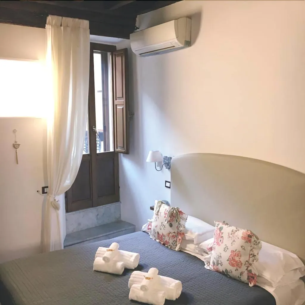 Room, Pettinary Village, Rome