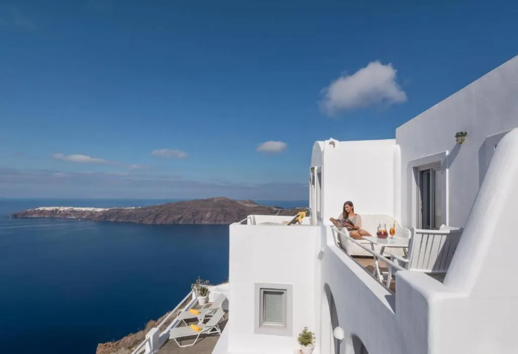 Terrace, Iliovasilema Hotel & Suites, Santorini