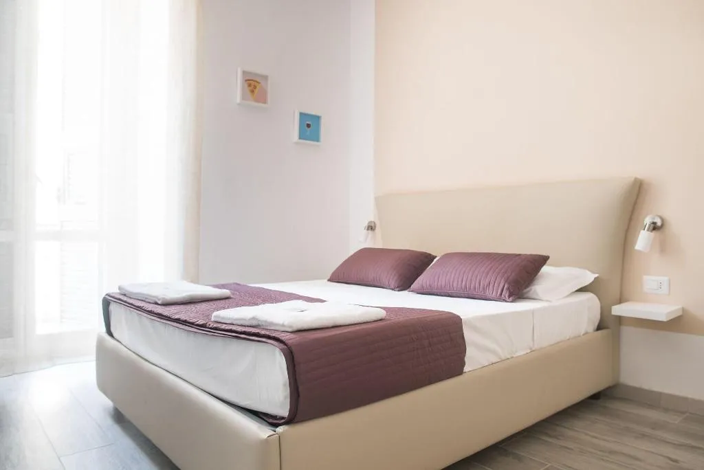 Room, B&B Università, Naples