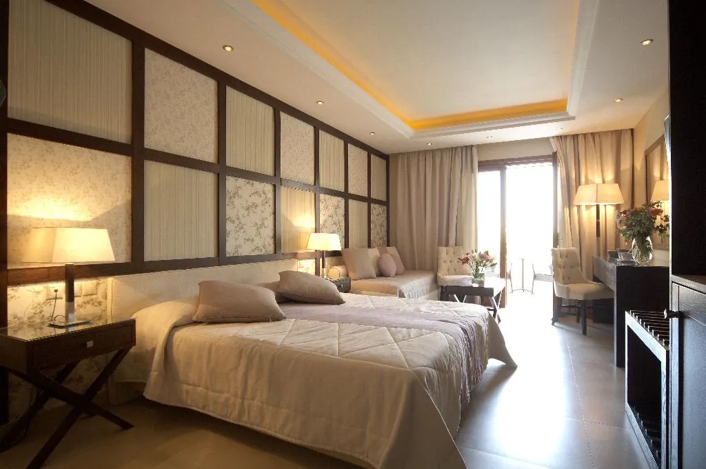 Room, Theartemis Palace, Crete