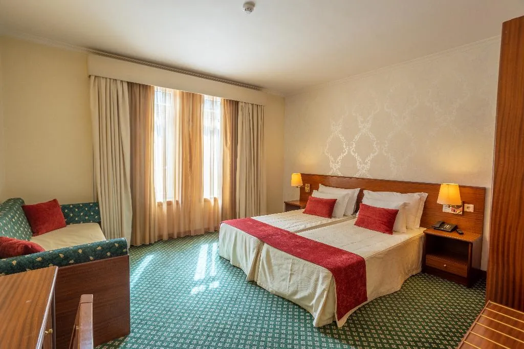 TWIN CAPACITY 3 Room, Eurosol Gouveia, Porto