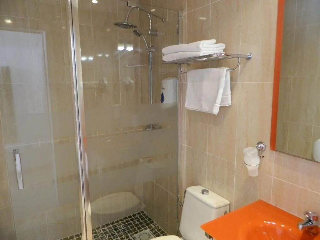 Room, Pension Rovior, Costa Dorada