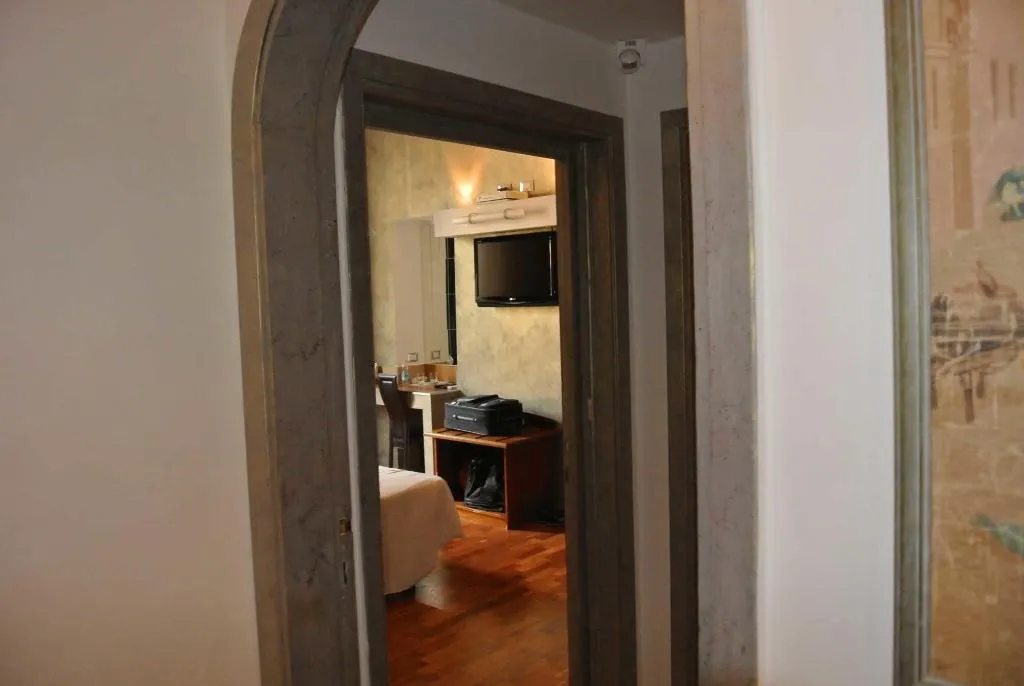 Room, 58 Le Real De Luxe, Rome