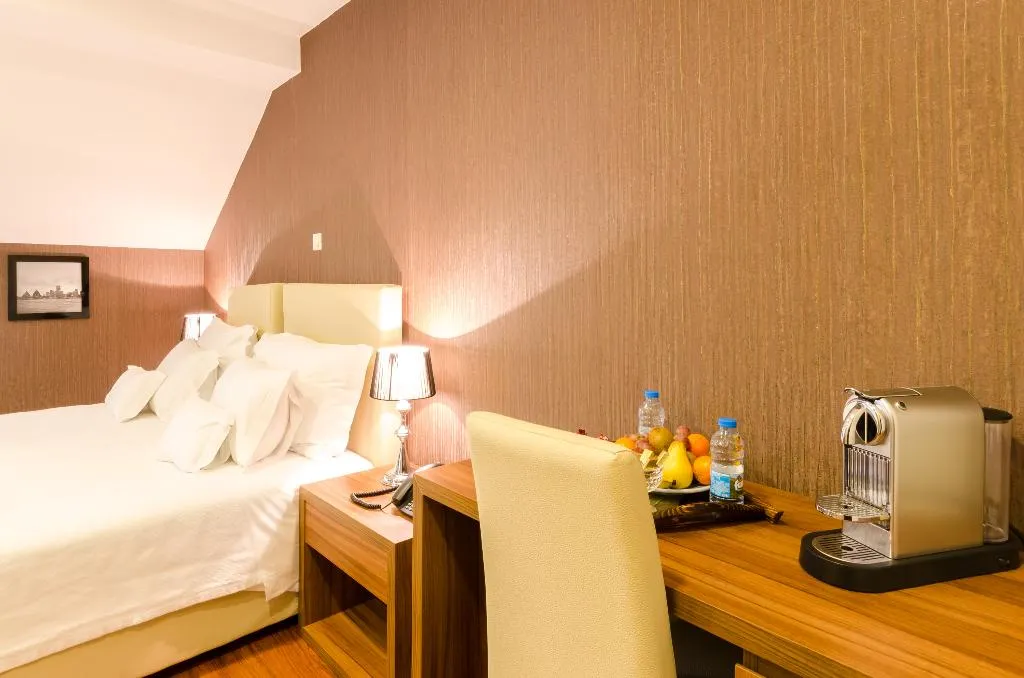 TRIPLE SUPERIOR Room, Hotel Borges Chiado, Lisbon