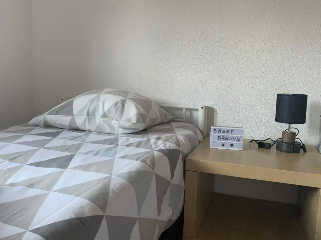 DOUBLE WITH SHARED BATHROOM Room, Sublime Sun and Van by Meco Stays, Lisbon