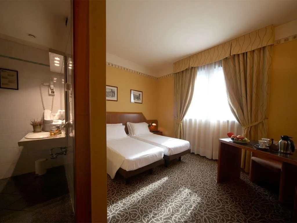 Room, Montini, Milan