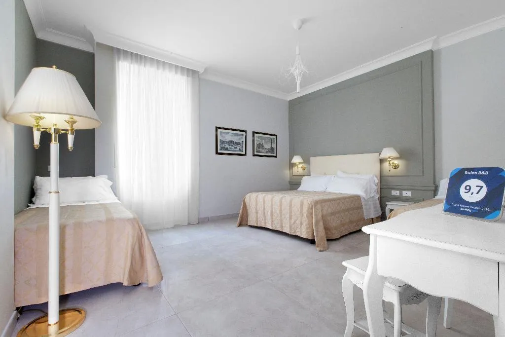 QUADRUPLE DELUXE Room, Ruins B&B, Naples