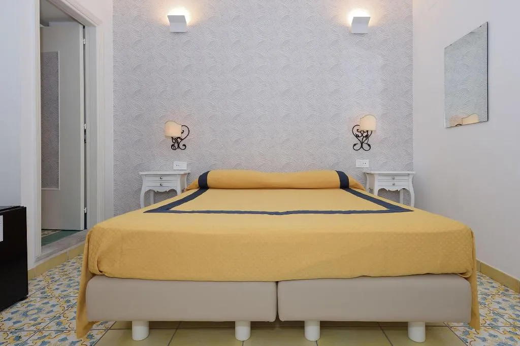 Room, Hotel Settebello, Naples