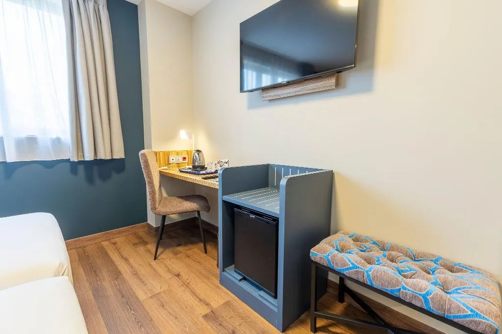 TWIN CAPACITY 2 Room, Travelodge Barcelona Poblenou, Barcelona