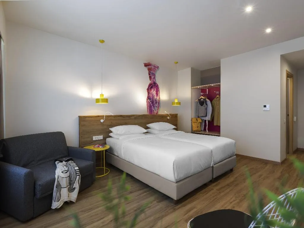 TRIPLE PREMIUM Room, Ibis Styles Athens Routes, Athens