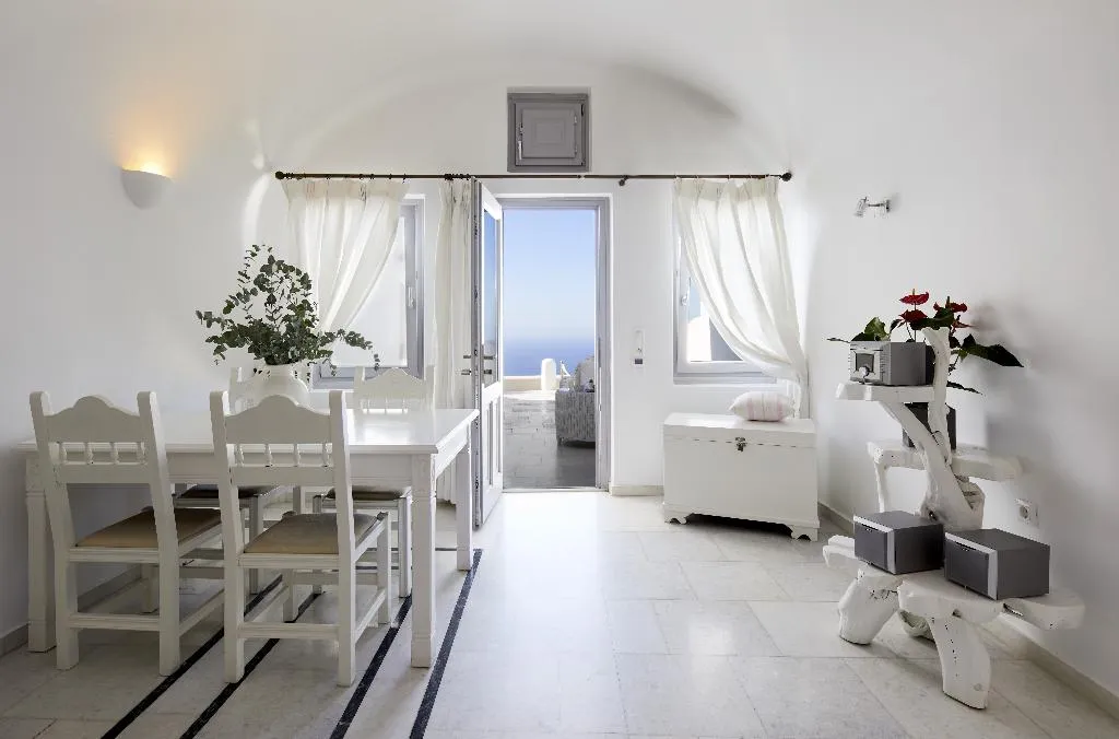 SUITE HONEYMOON Room, Iliovasilema Hotel & Suites, Santorini