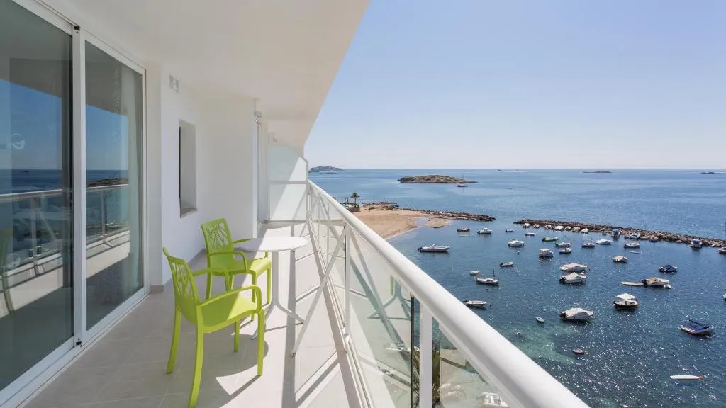 JUNIOR SUITE CAPACITY 3 Room, Sirenis Hotel Tres Carabelas & SPA, Ibiza