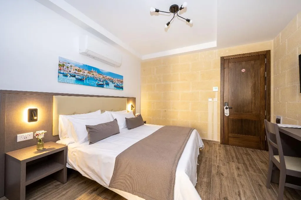 DOUBLE WITH BALCONY Room, C4 Retreats Gozo, Gozo