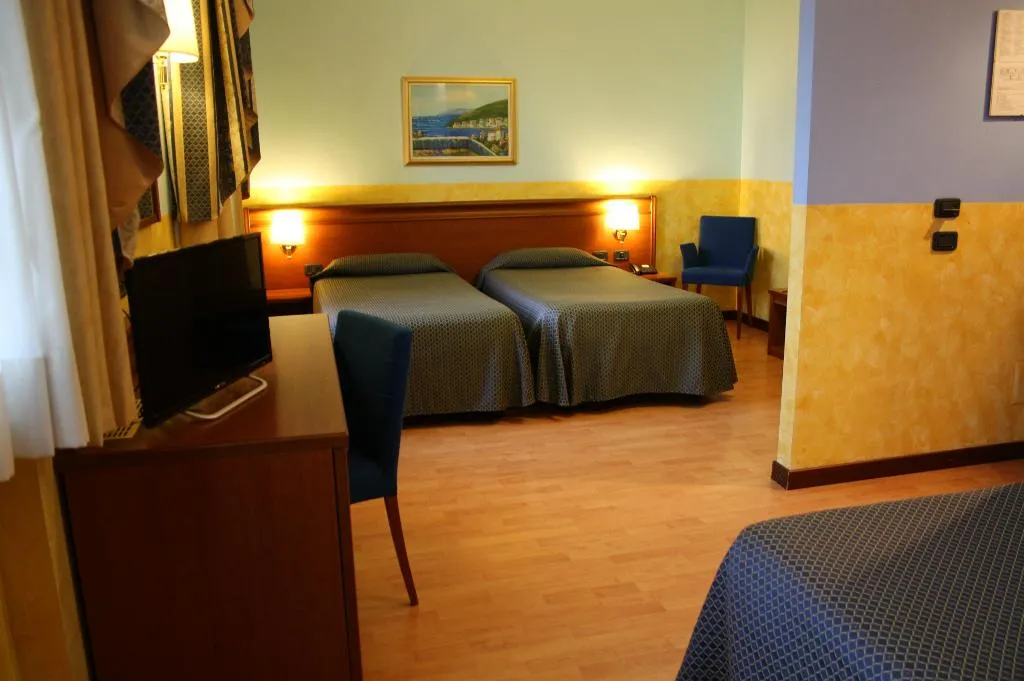 TRIPLE STANDARD Room, Hotel Majestic - Linate Airport, Milan