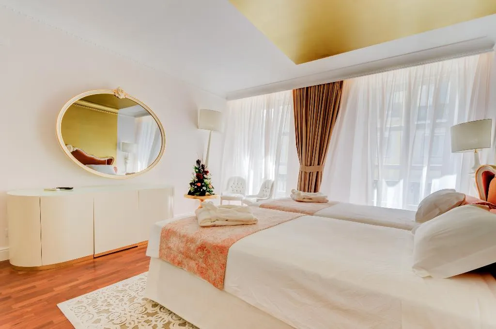 TWIN SUPERIOR WITH VIEWS Room, Hotel Borges Chiado, Lisbon