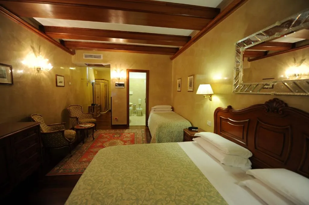 TRIPLE STANDARD Room, Hotel Bisanzio, Venice