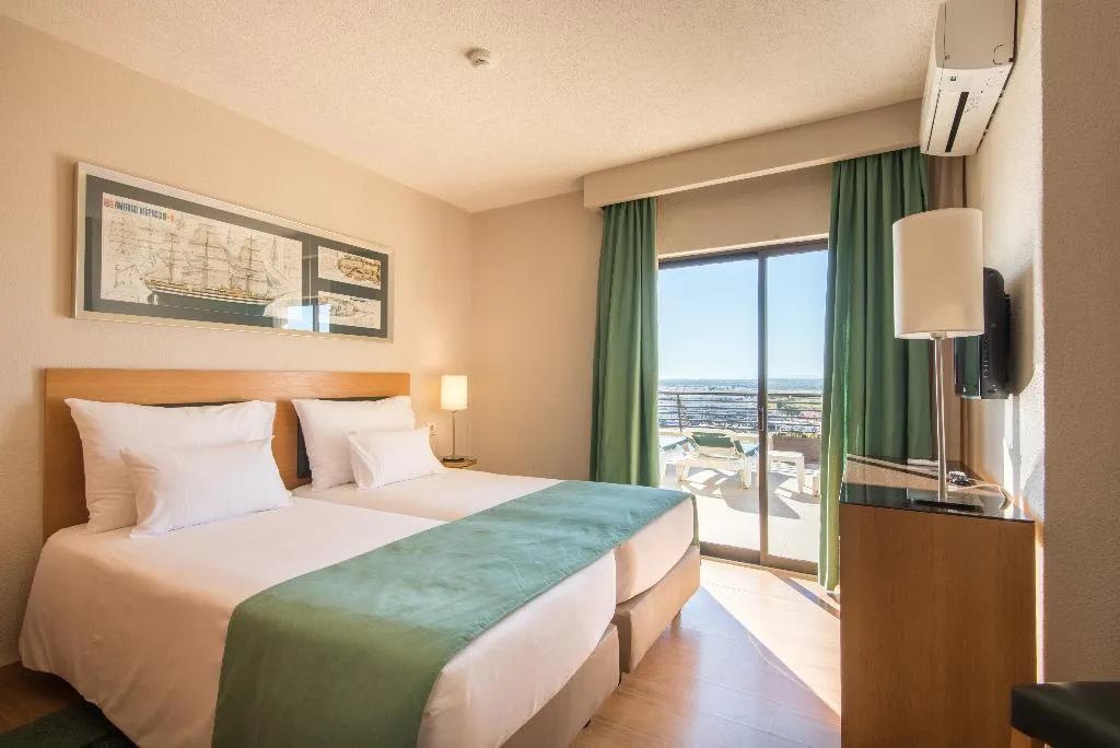 SUITE CLASSIC Room, Vila Gale Marina, Algarve