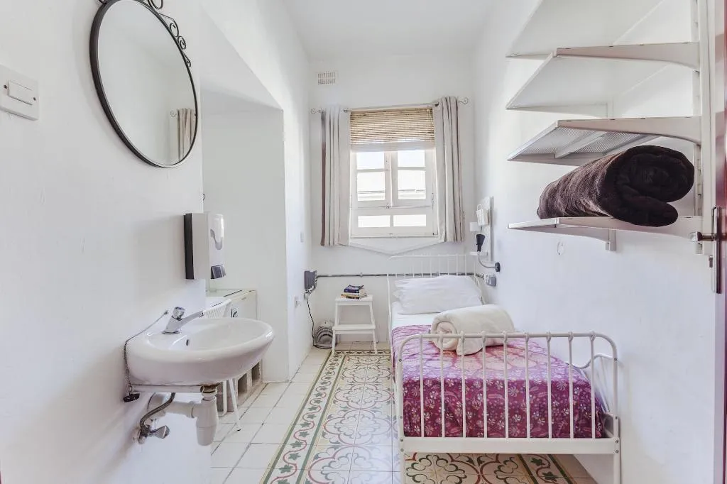 Room, Granny's Inn - Hostel, Malta