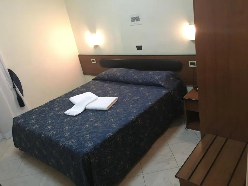 Room, Hotel Positano, Naples