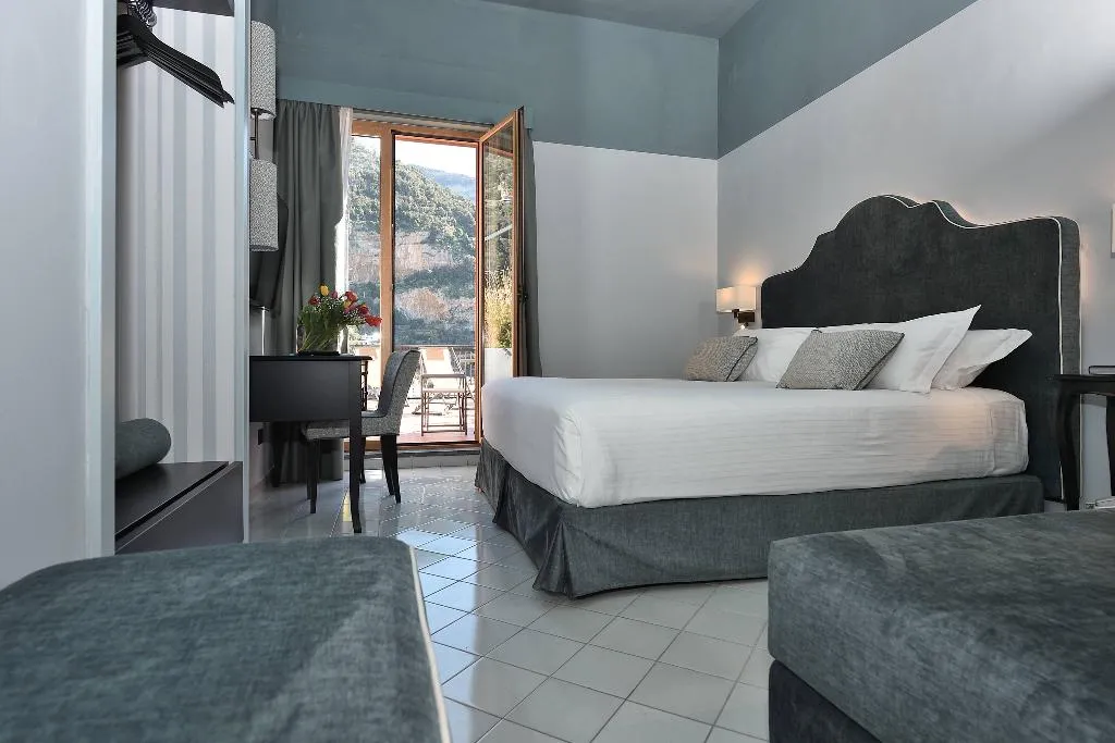 Double or Twin DELUXE Room, Hotel Royal Positano, Naples