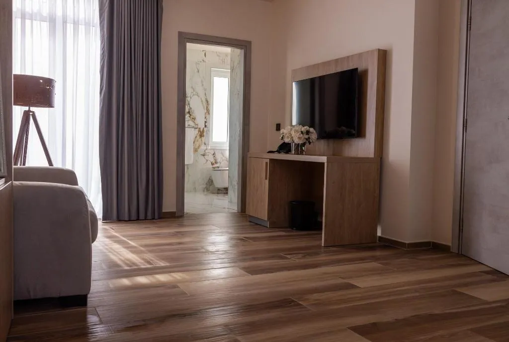 Room, C'est La Vie Boutik Swieqi, Malta